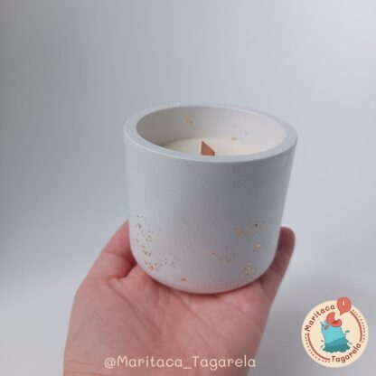 Vela Aromática - Ritmo Radiante (Pote Boho Zen – 130g) - Cor: Branco/Dourado