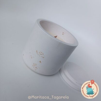 Vela Aromática - Ritmo Radiante (Pote Boho Zen – 130g) - Cor: Branco/Dourado - Image 3