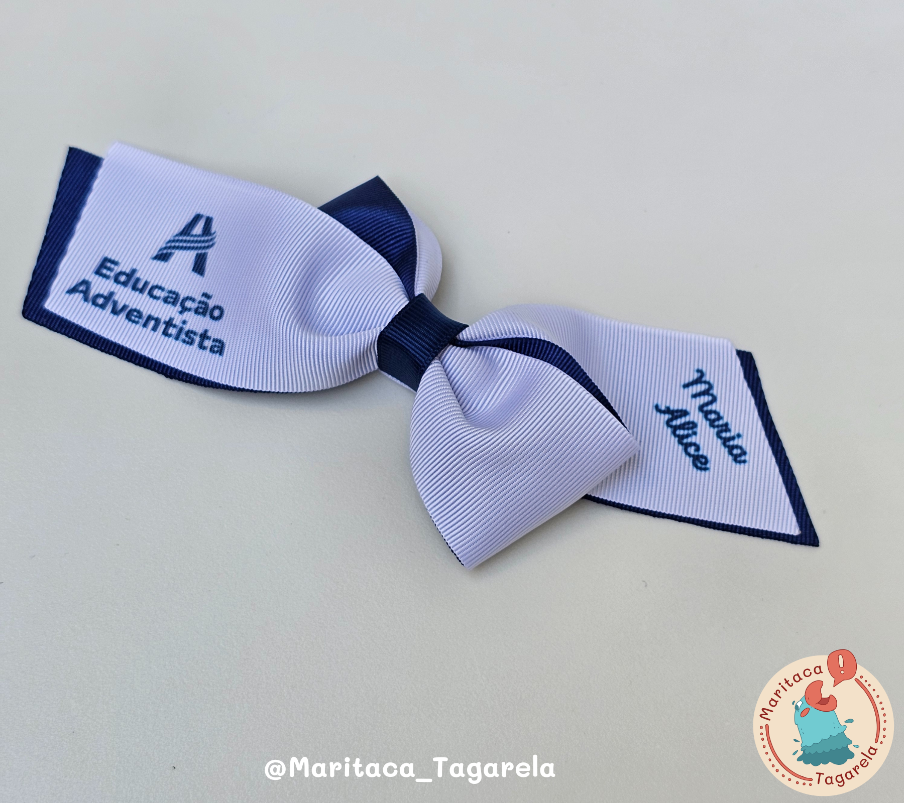 Laço Escolar com Nome e Logo da Escola - Personalizado (12cm).