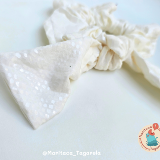 Scrunchie Escamas Branco com Laço