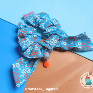 Scrunchie Floral com laço Pingente
