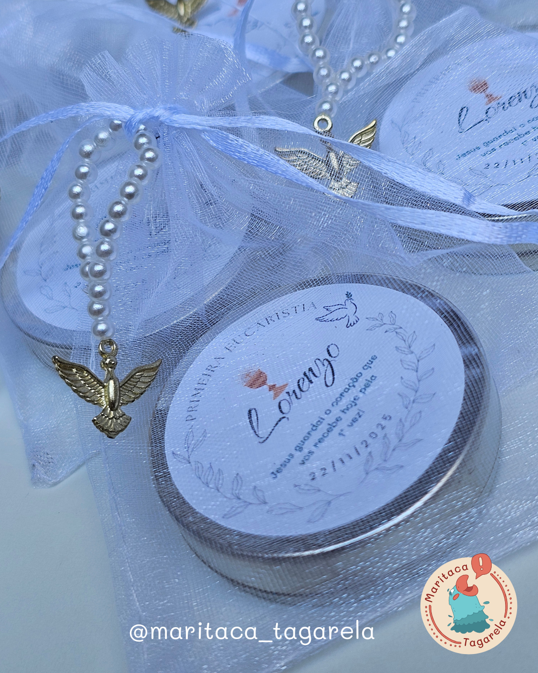 Kit com 10 Lembrancinhas de Batizado – Vela 20 g com Mini Terço do Espírito Santo - Imagem 4